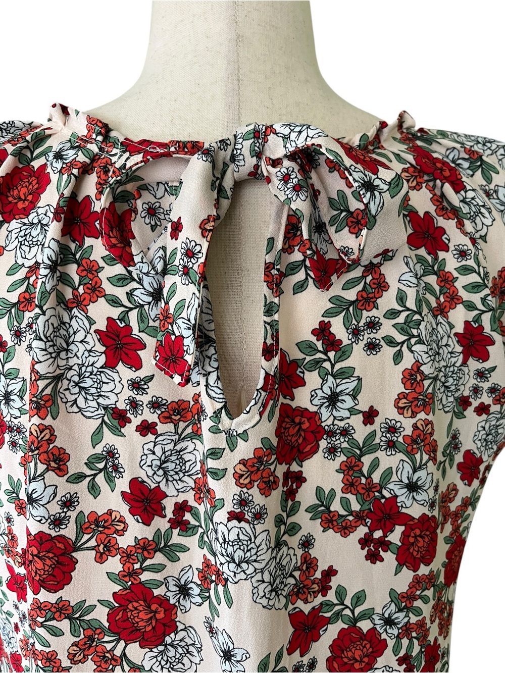 LC Lauren Conrad Pleated Flowy Cap-Sleeve Top - Picture 7 of 11